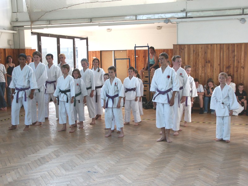 mb030623007.jpg
