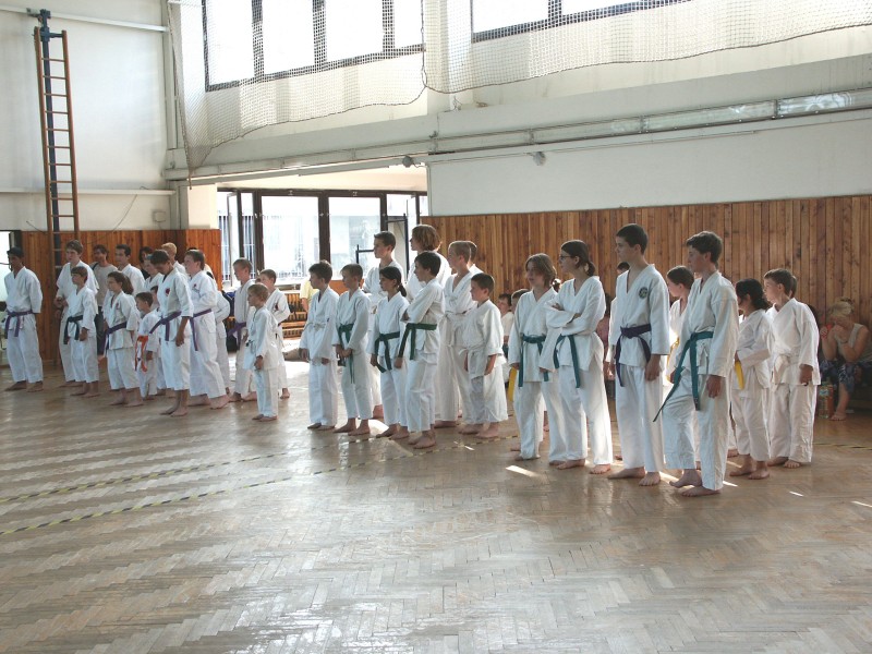 mb030623008.jpg