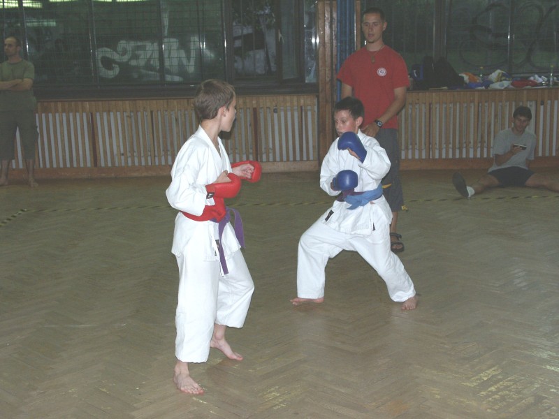 mb030623046.jpg