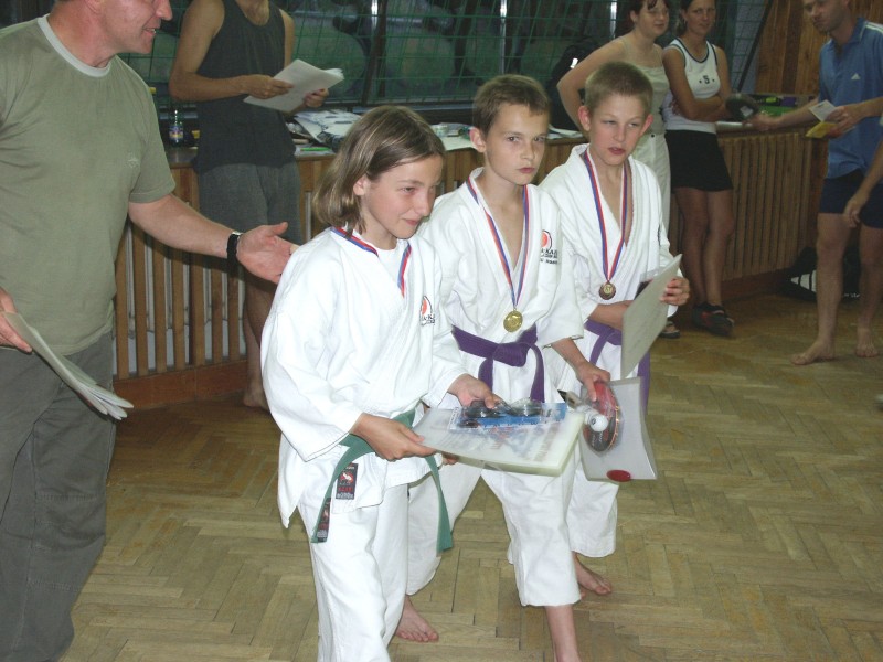 mb030623052.jpg