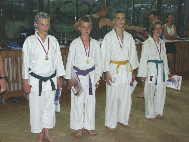 mb030623053.jpg