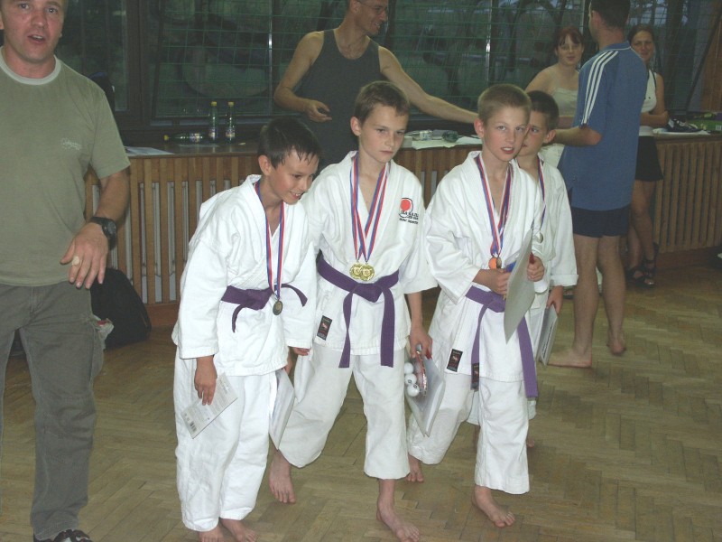 mb030623055.jpg