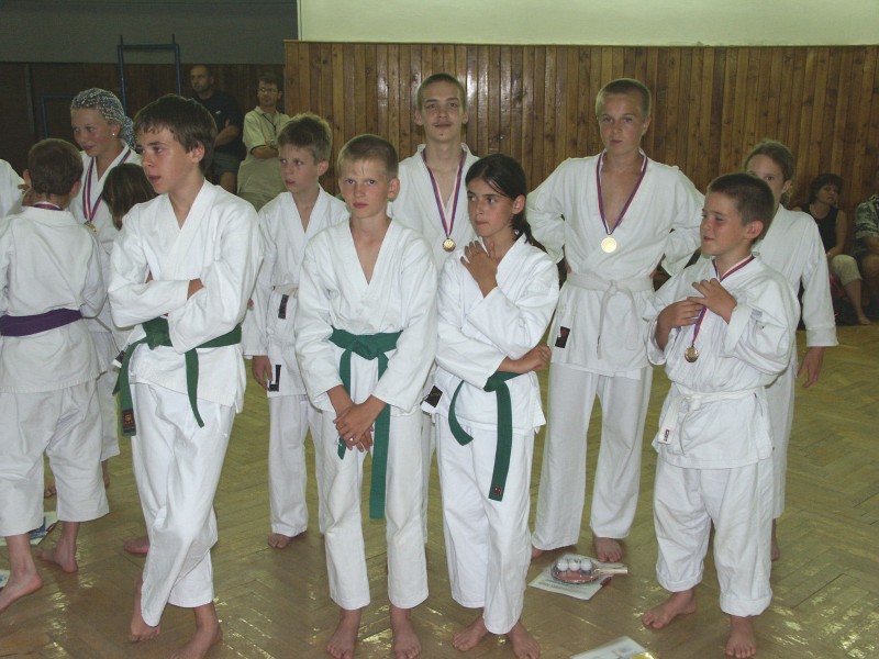 mb030623059.jpg