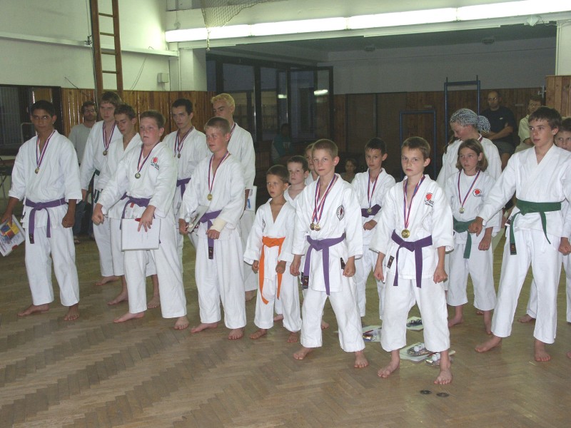 mb030623060.jpg