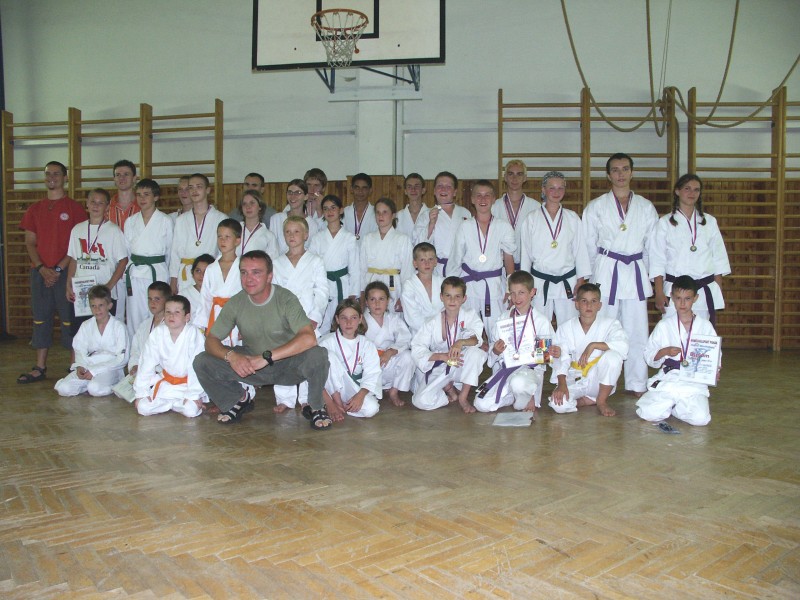 mb030623062.jpg
