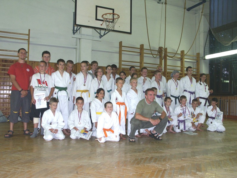 mb030623063.jpg