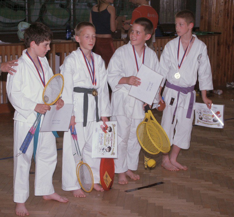 mb040624097.jpg