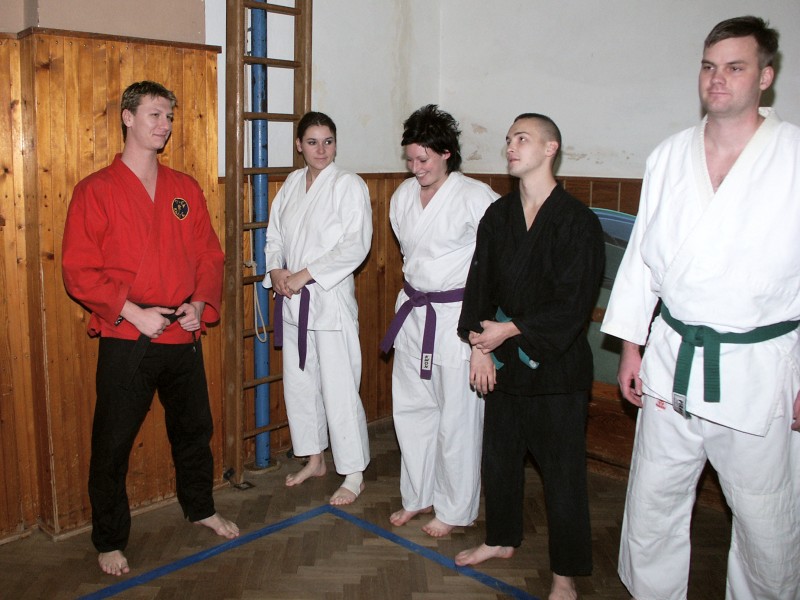 mb051206005.jpg